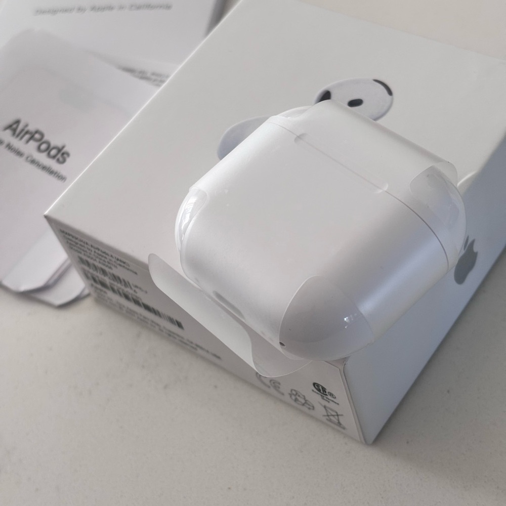 COPY - Apple AirPods pro 4 with Charging Case